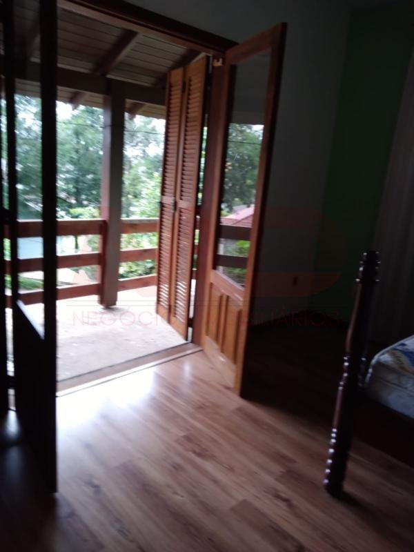 CASA 3 DORMITÓRIOS